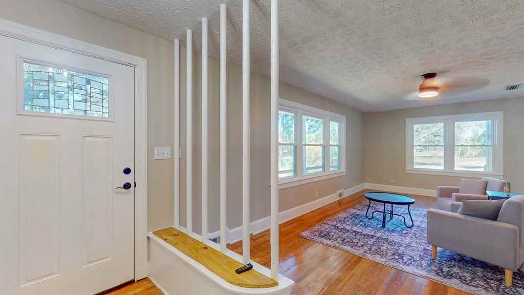 481 4th St Se - Photo 3 of 37