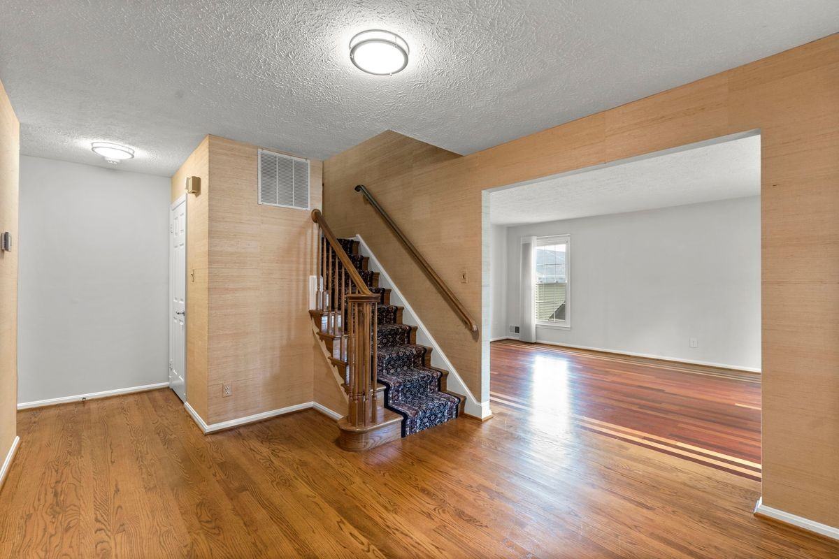 2206 Touchstone Ct - Photo 2 of 36