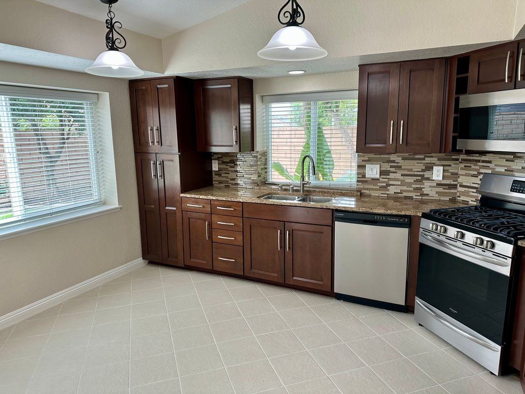 1462 Doral Ct - Photo 5 of 25