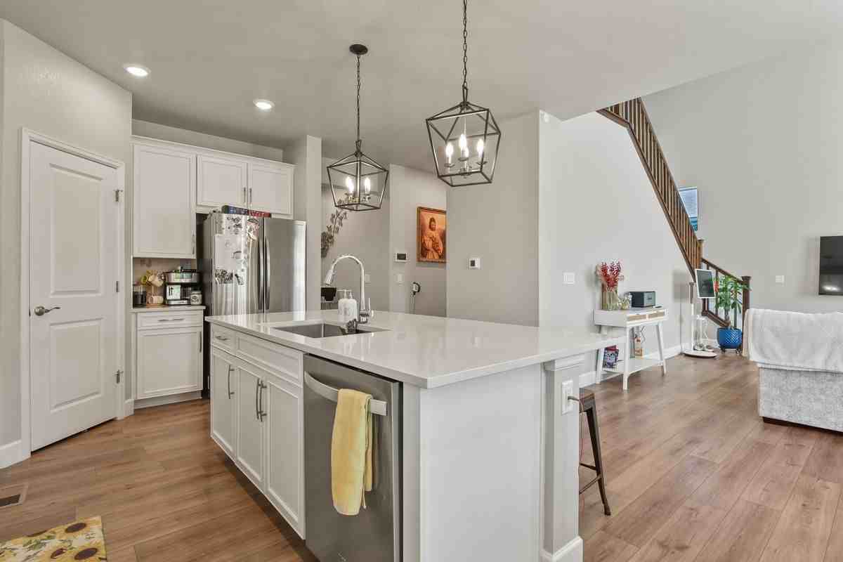 13386 Waterthrush St - Photo 4 of 34