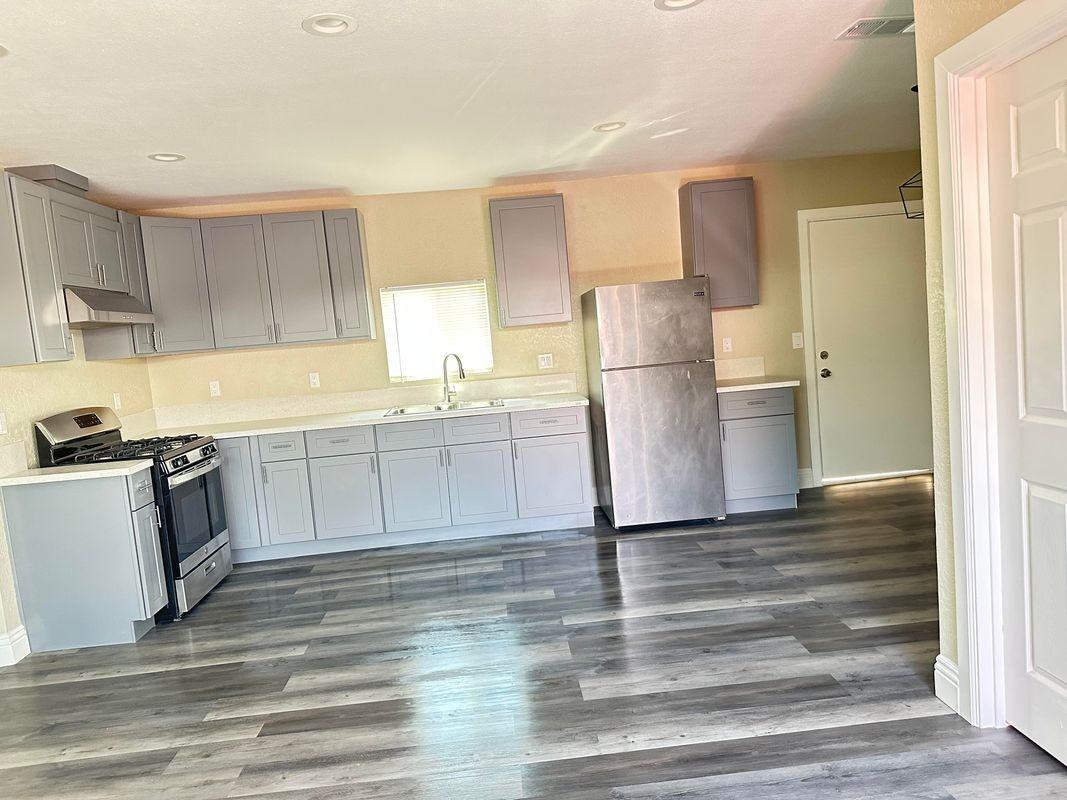 130 N Victoria Ave - Photo 2 of 9