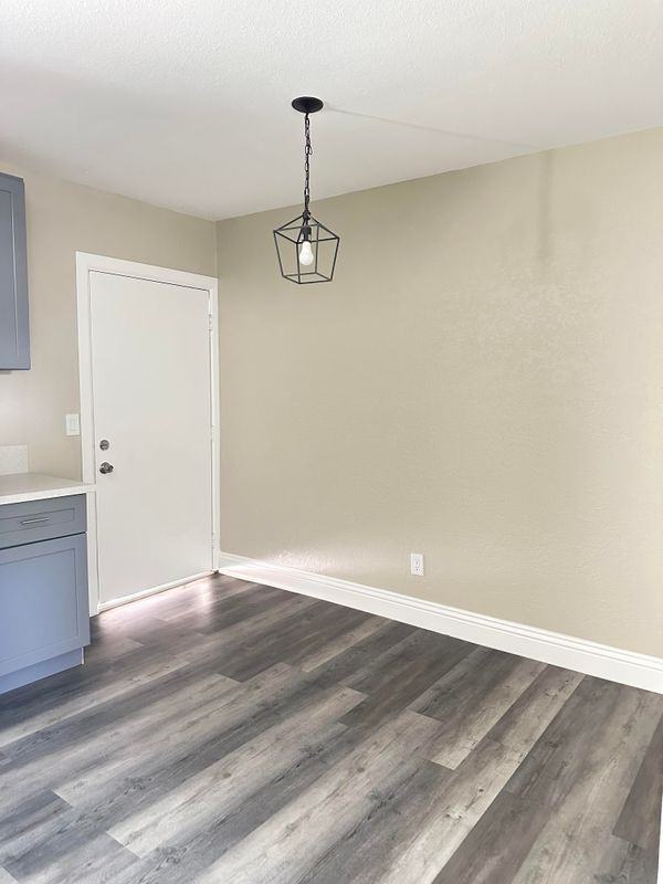 130 N Victoria Ave - Photo 4 of 9