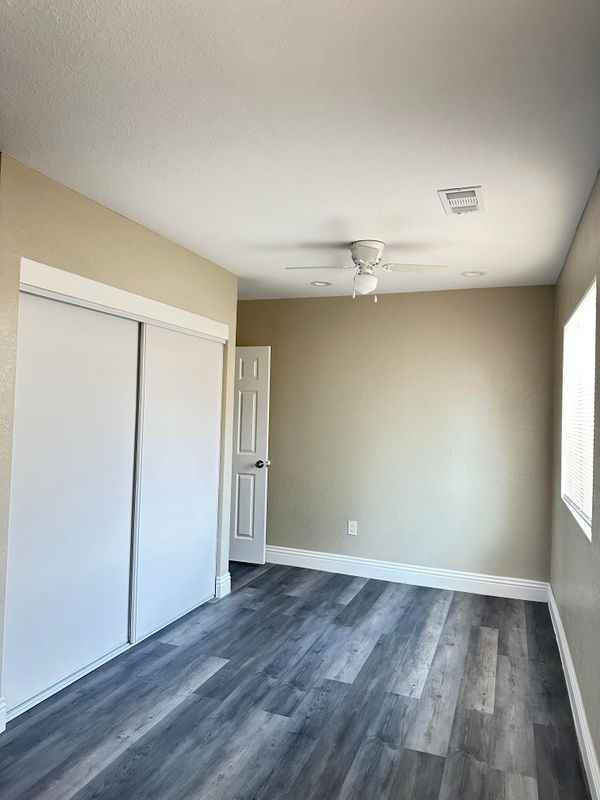130 N Victoria Ave - Photo 6 of 9