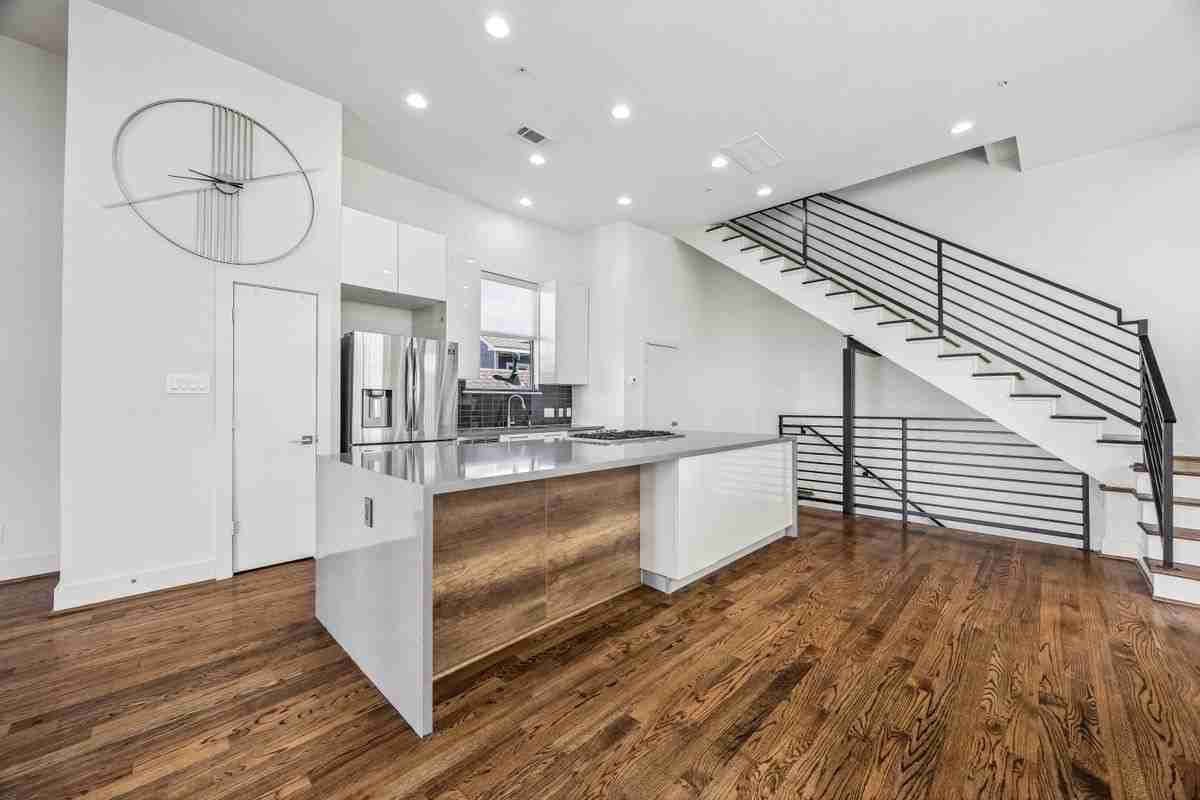 1215 Summer St ##A - Photo 2 of 24