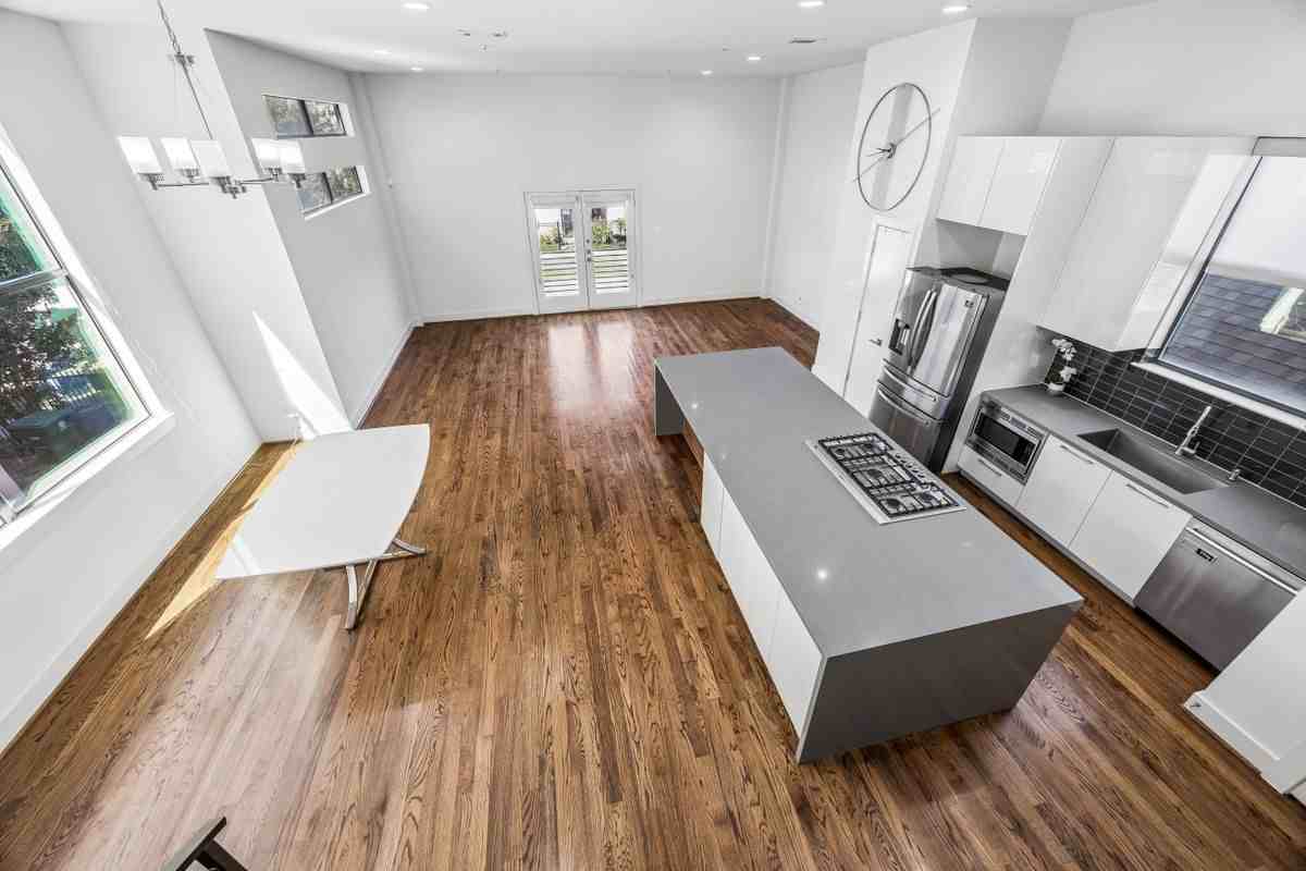 1215 Summer St ##A - Photo 3 of 24