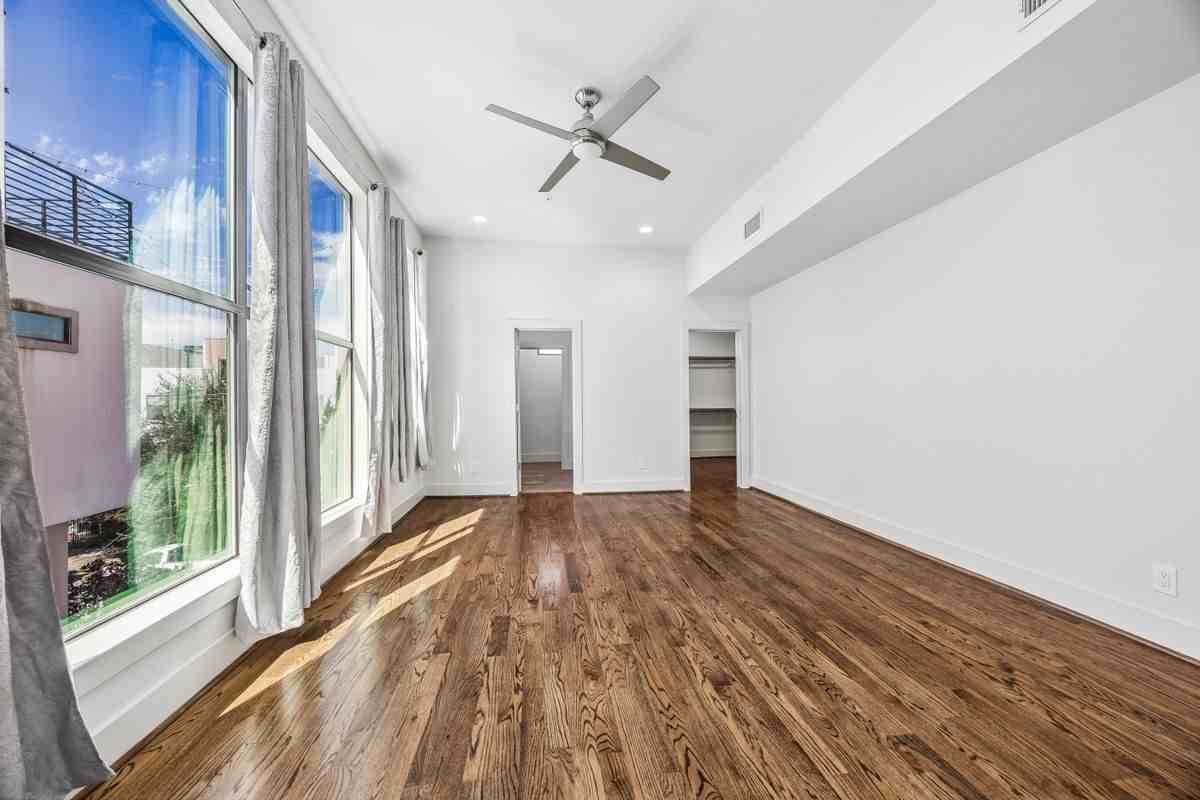1215 Summer St ##A - Photo 4 of 24