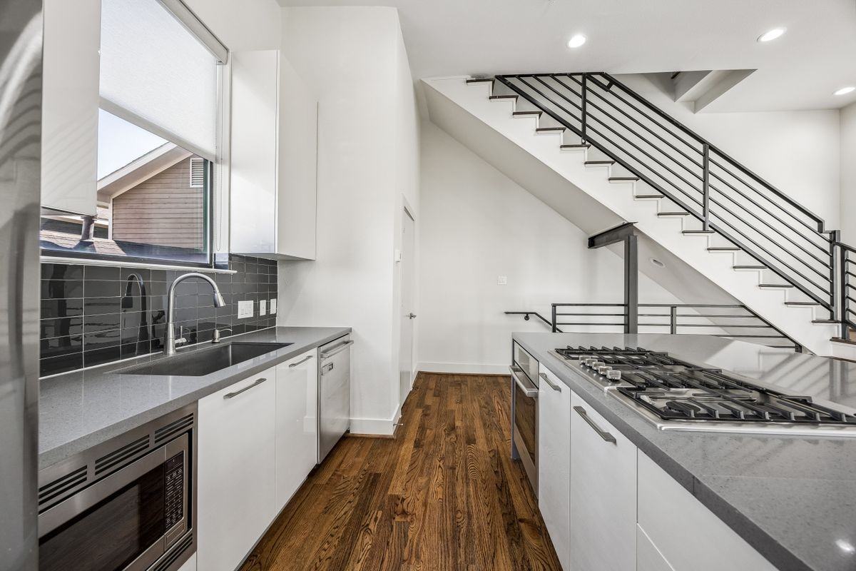 1215 Summer St ##A - Photo 5 of 24