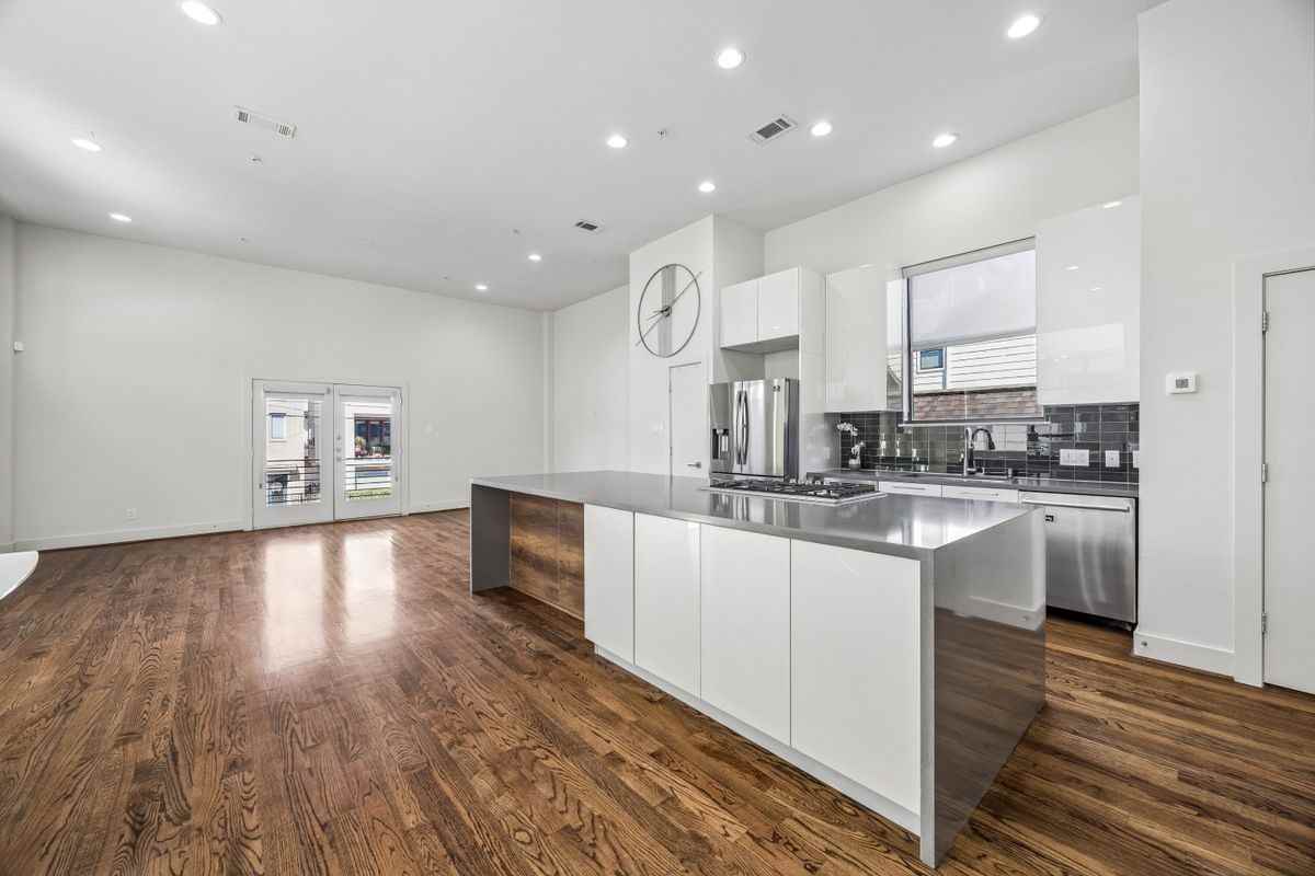 1215 Summer St ##A - Photo 6 of 24