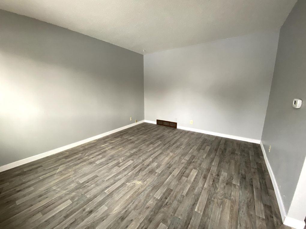 811 W 3rd St #2 - Photo 3 of 7