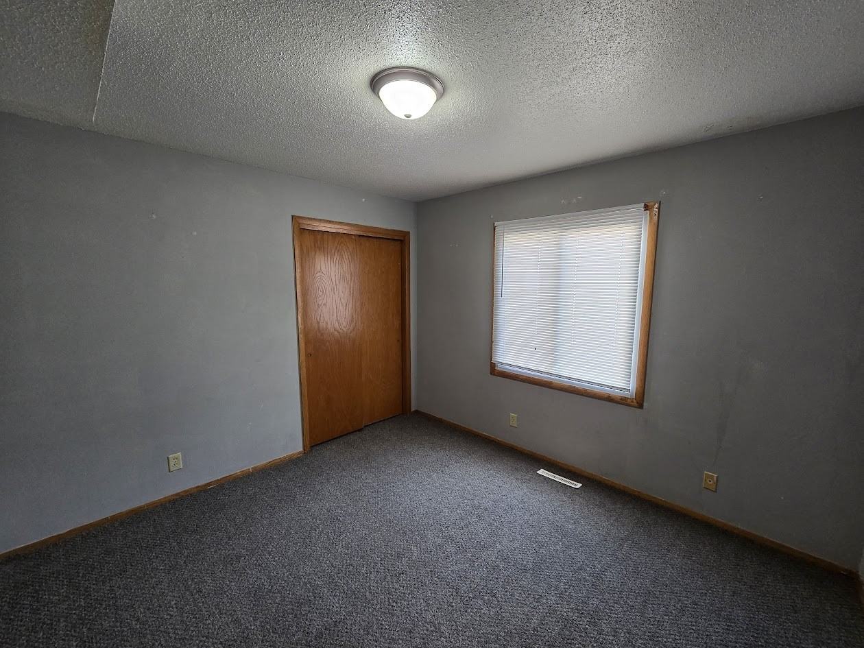 811 W 3rd St #2 - Photo 5 of 7