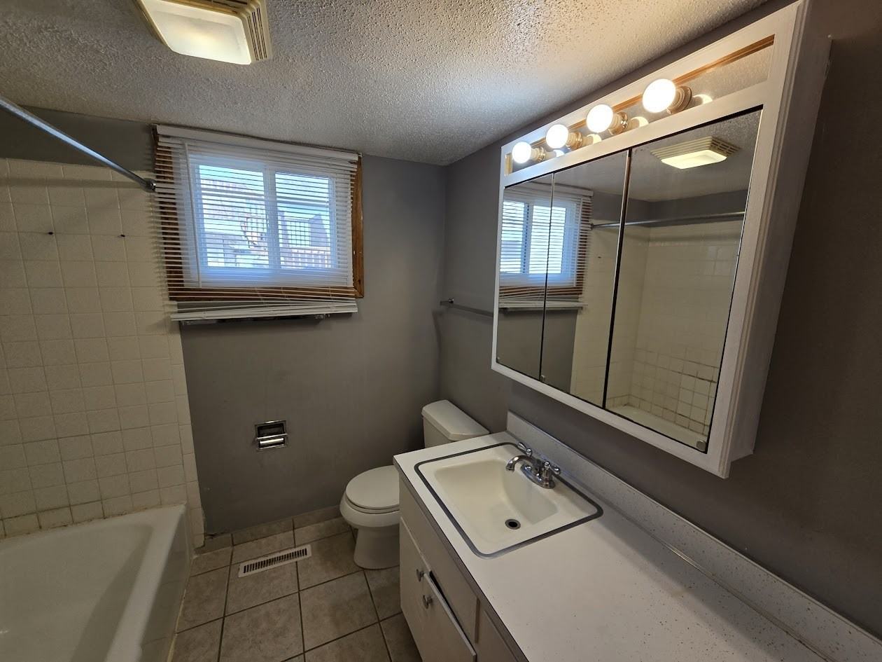 811 W 3rd St #2 - Photo 6 of 7