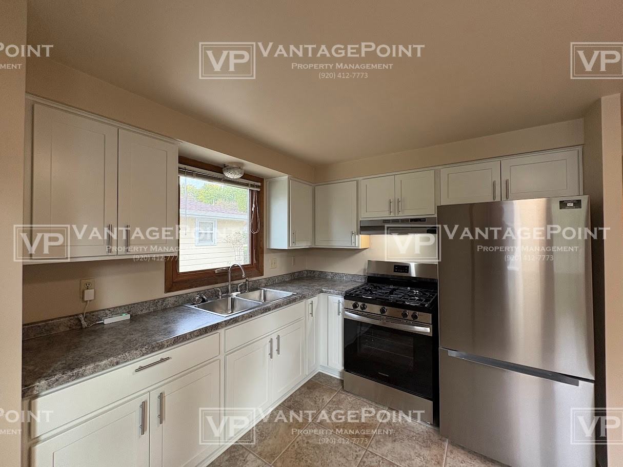 1415 Russell St - Photo 2 of 14