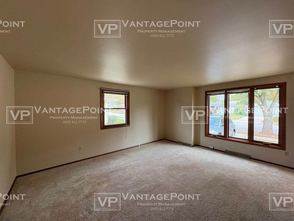 1415 Russell St - Photo 7 of 14