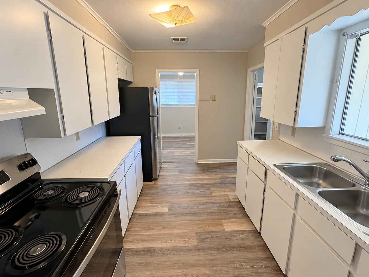 1717 Alison Ave - Photo 7 of 20