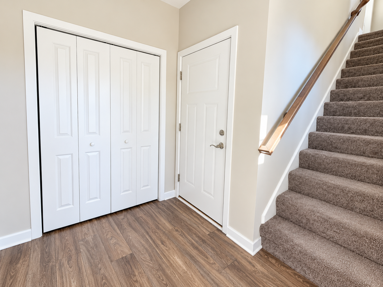 312 Fishers Ct #1 - Photo 3 of 12
