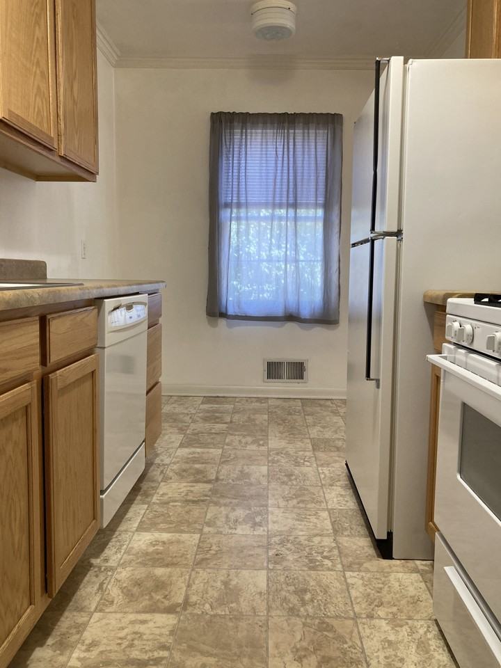 122 E Van Buren St #1 - Photo 4 of 11