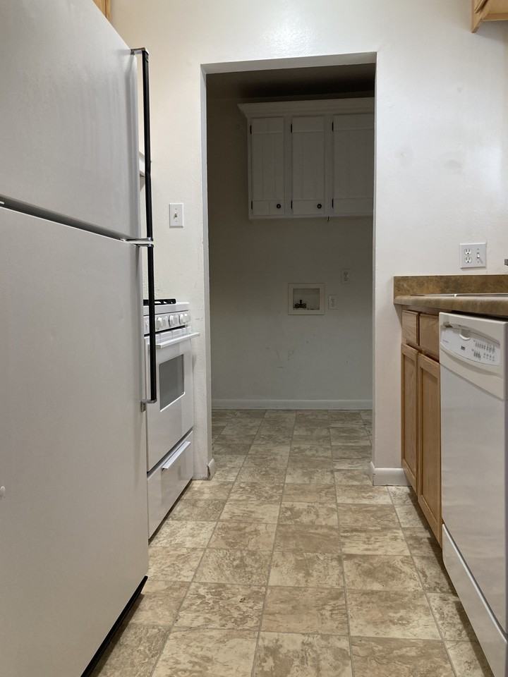 122 E Van Buren St #1 - Photo 5 of 11