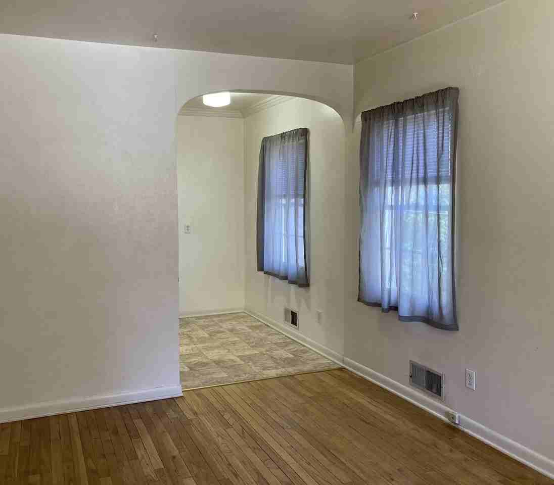 122 E Van Buren St #1 - Photo 6 of 11
