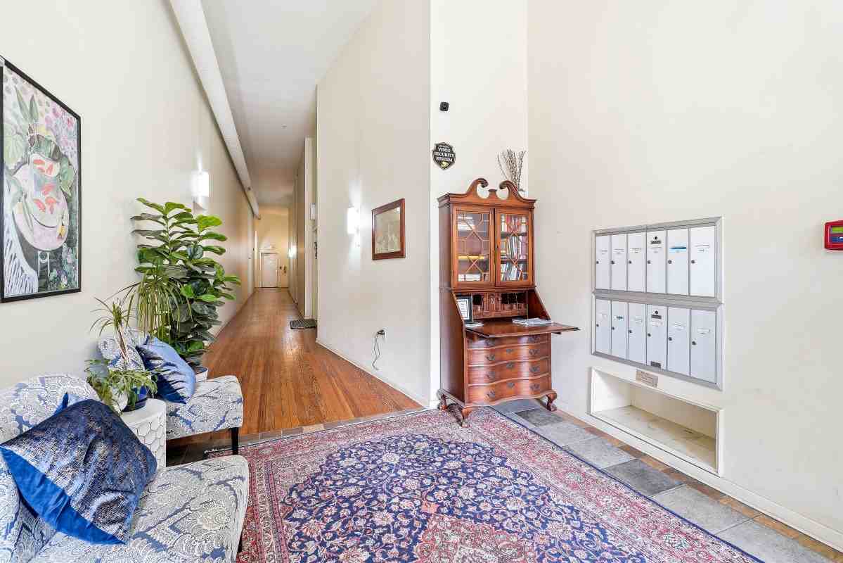 112 E West St #202 - Photo 5 of 27