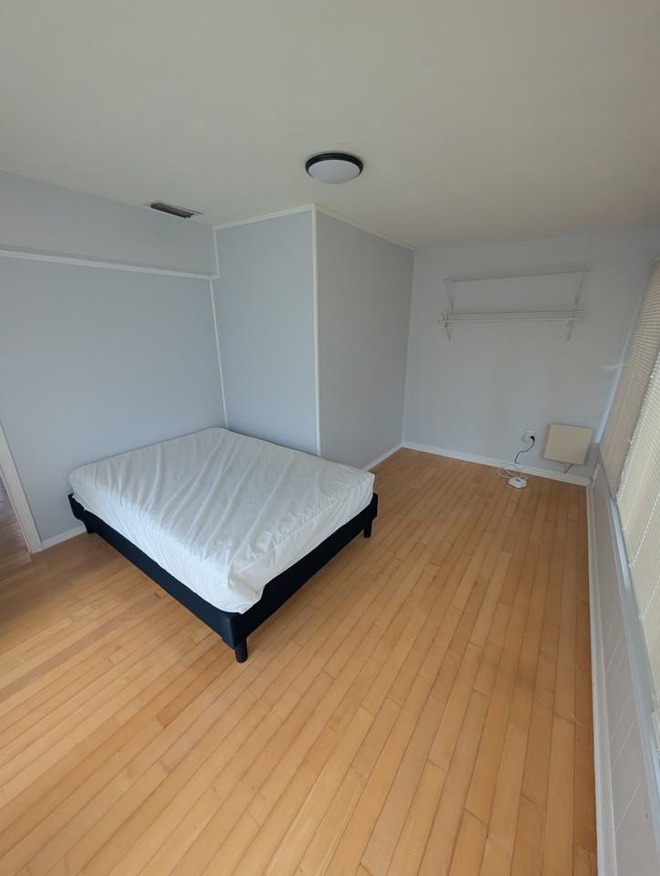 1176 40th St #3 - Photo 2 of 5