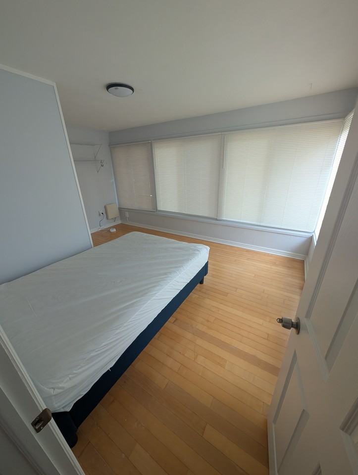 1176 40th St #3 - Photo 3 of 5