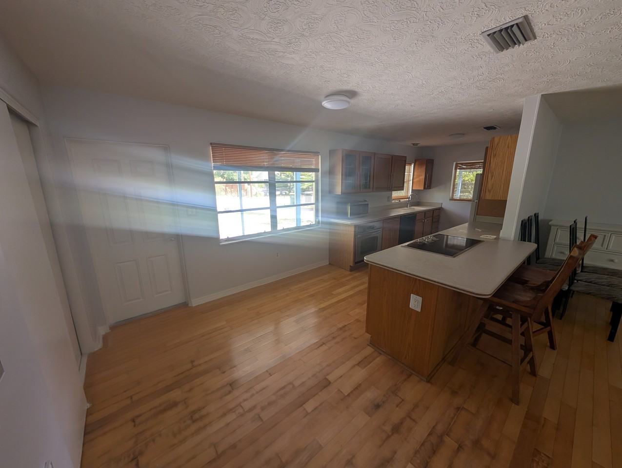 1176 40th St #3 - Photo 4 of 5
