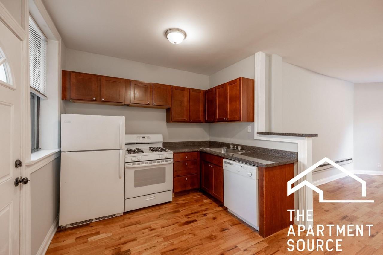 4415 N Wolcott Ave #B1