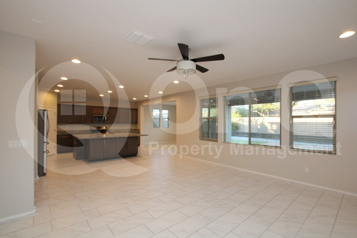 2224 E Ottawa Ln - Photo 3 of 29