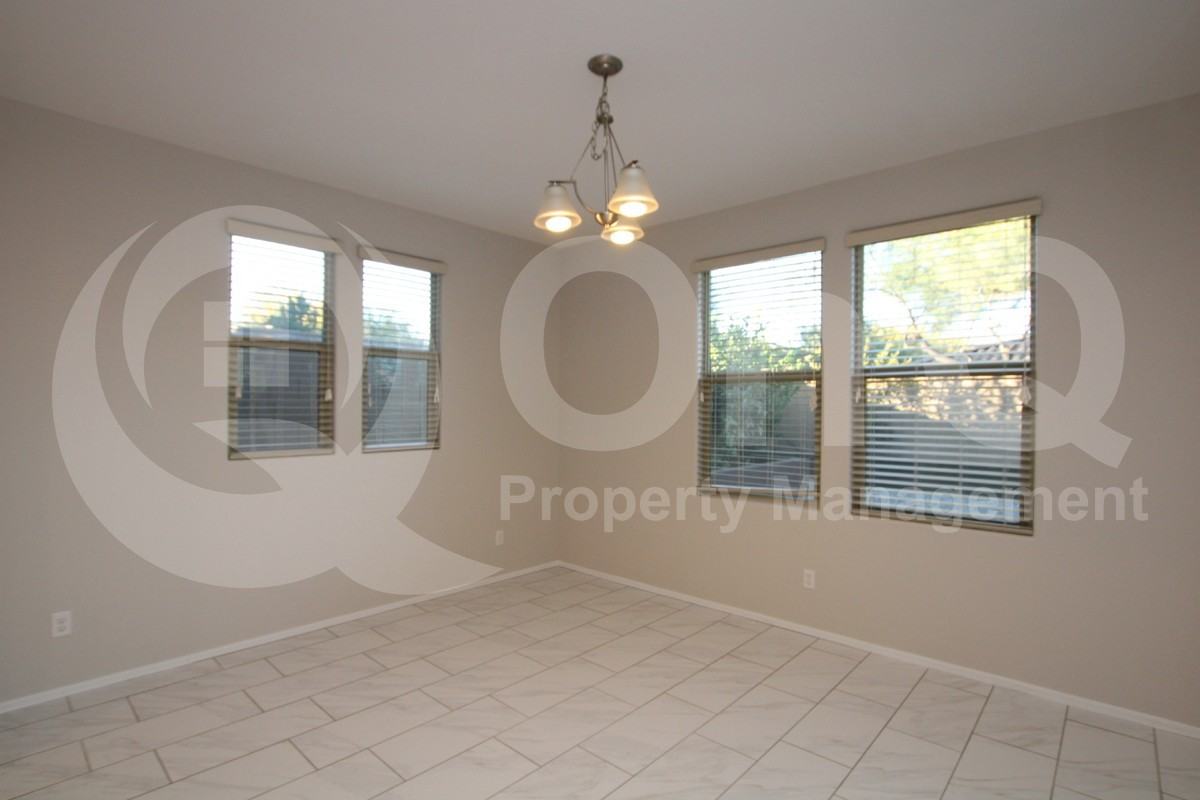 2224 E Ottawa Ln - Photo 5 of 29