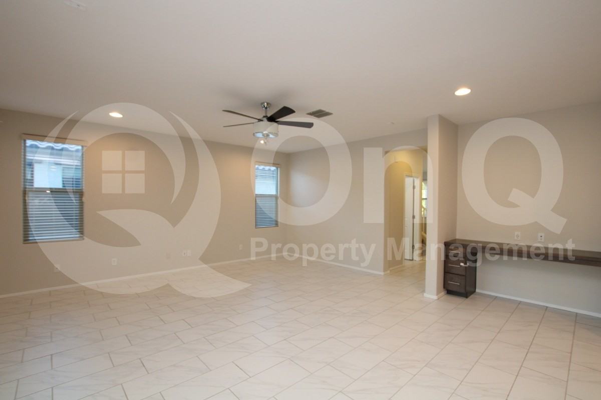 2224 E Ottawa Ln - Photo 6 of 29