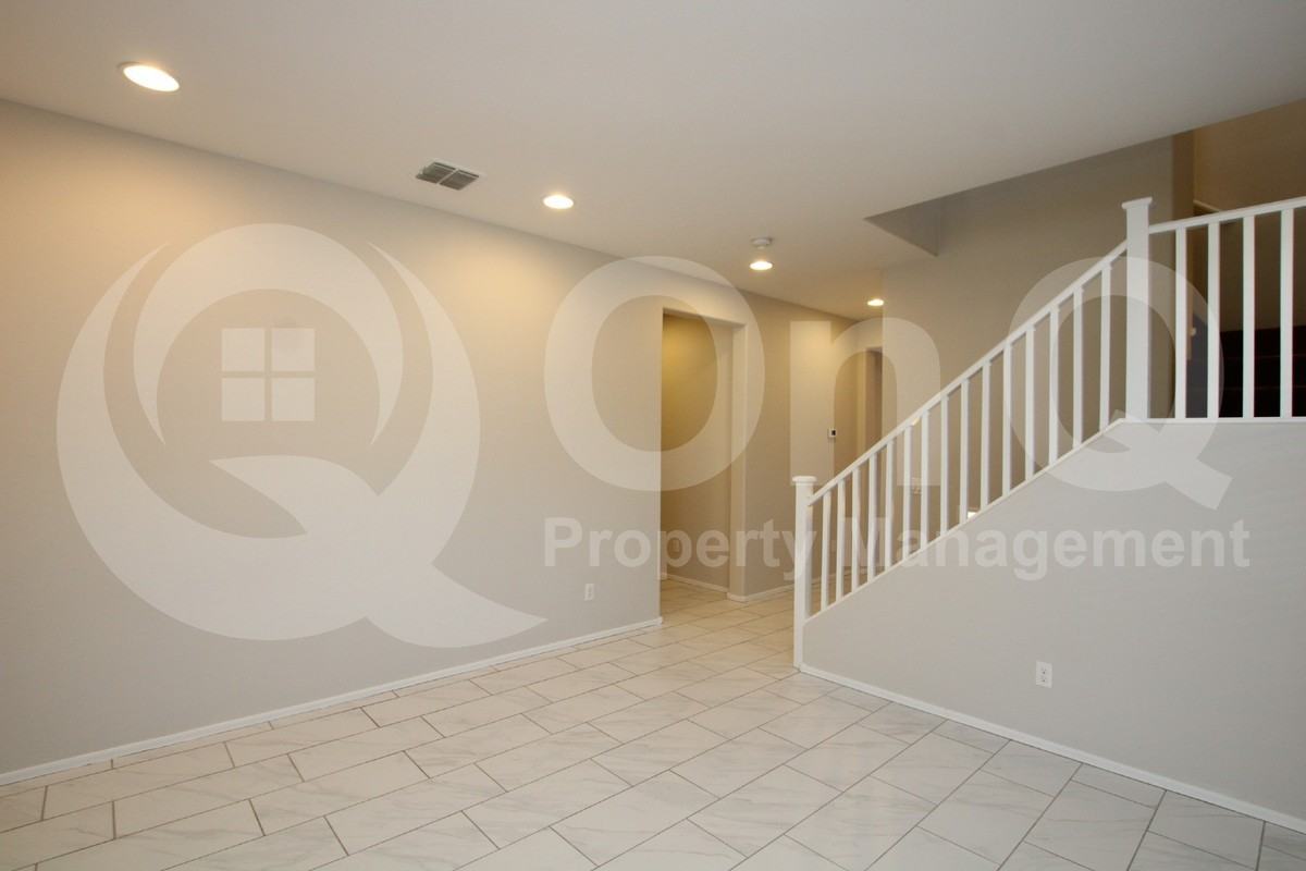 2224 E Ottawa Ln - Photo 7 of 29