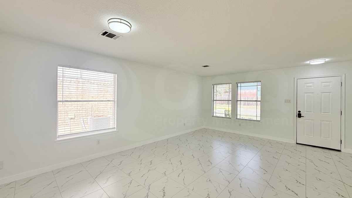 15220 Drusillas Dr - Photo 4 of 21