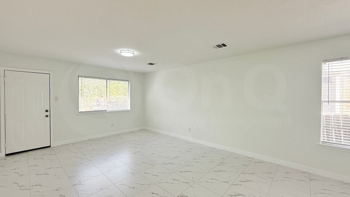 15220 Drusillas Dr - Photo 5 of 21