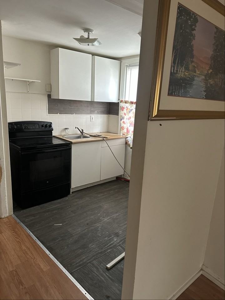 1366 Anchor St #A - Photo 3 of 3