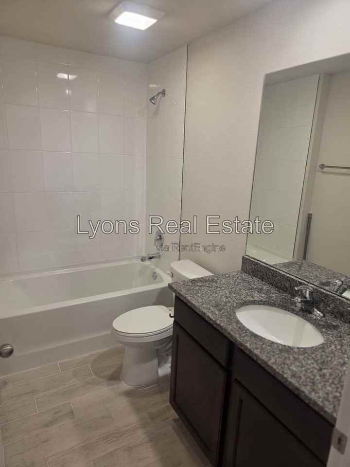 10501 Pendleton Ave - Photo 4 of 10