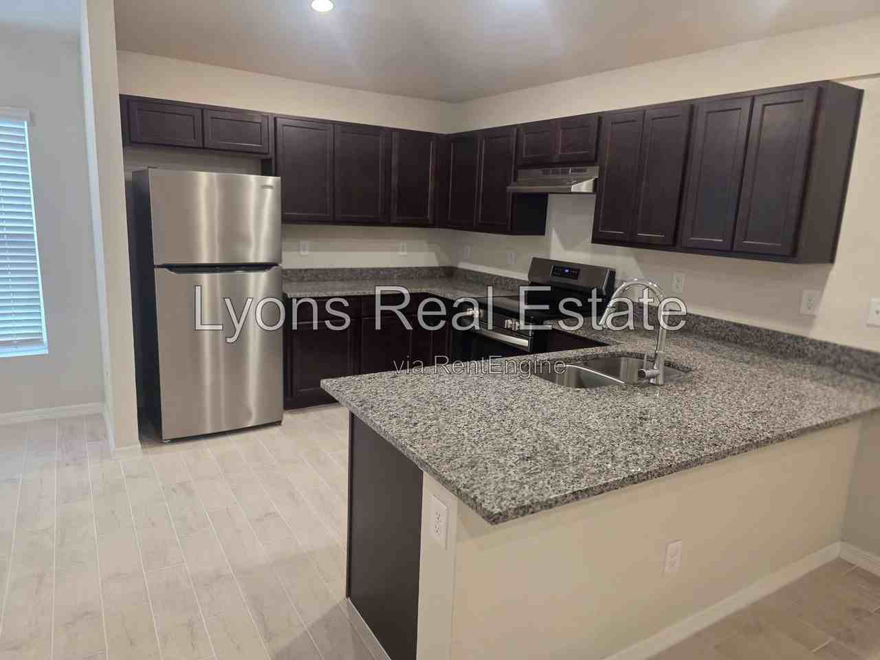 10501 Pendleton Ave - Photo 5 of 10