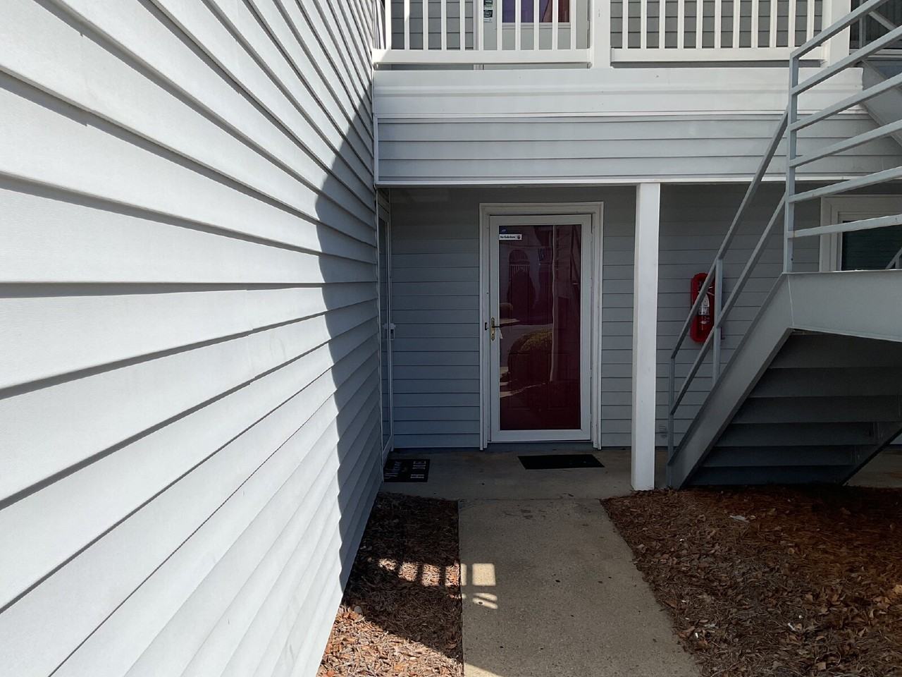 123 W Victoria Ct Apt B - Photo 2 of 21