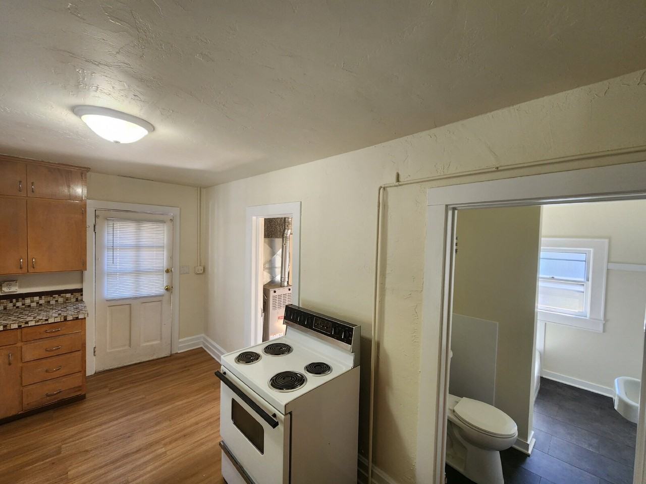 808 1/2 N Appleton St - Photo 5 of 15
