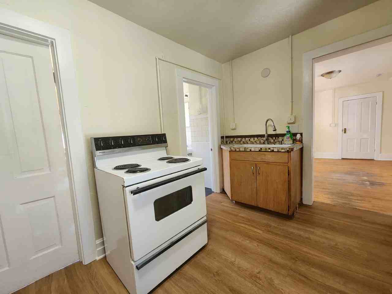 808 1/2 N Appleton St - Photo 6 of 15