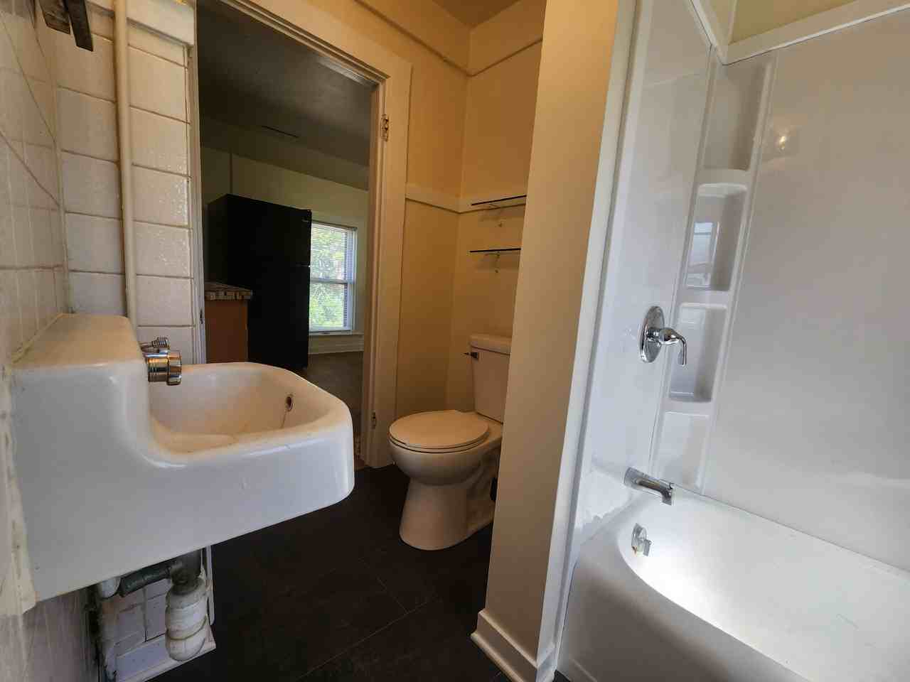 808 1/2 N Appleton St - Photo 7 of 15
