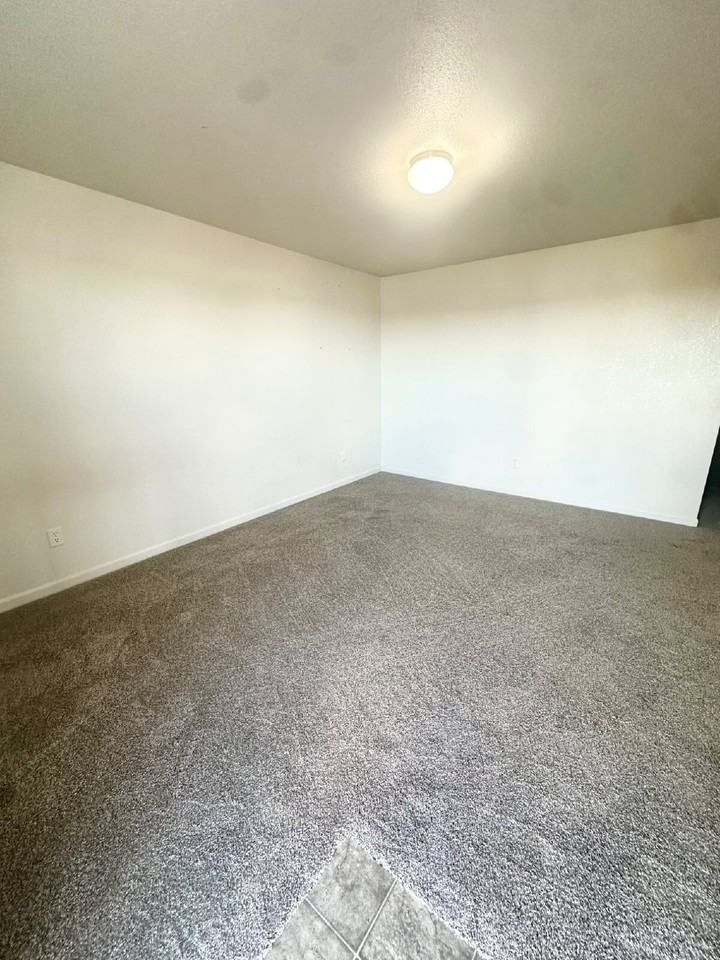 204 Abby Rd Apt 202 - Photo 3 of 18