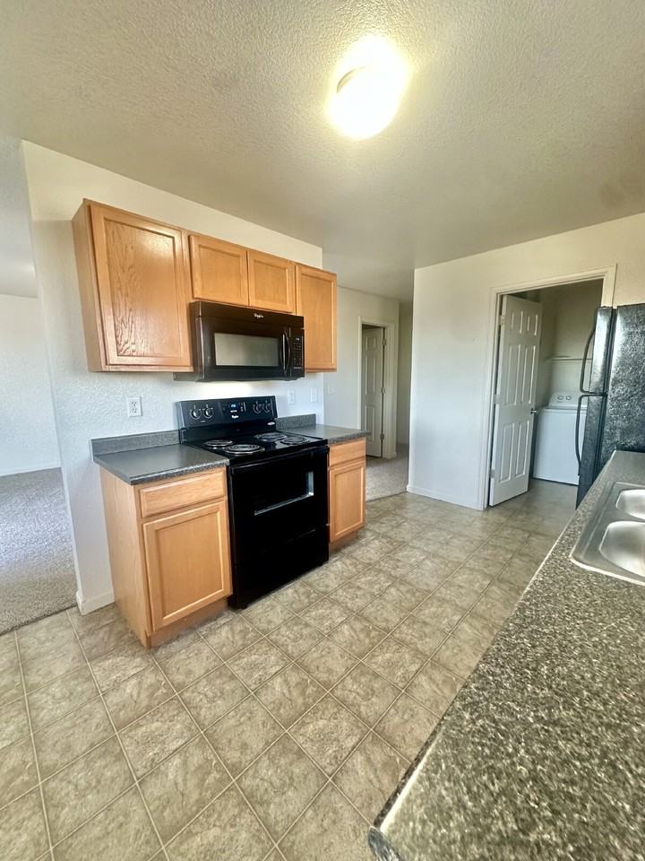 204 Abby Rd Apt 202 - Photo 7 of 18