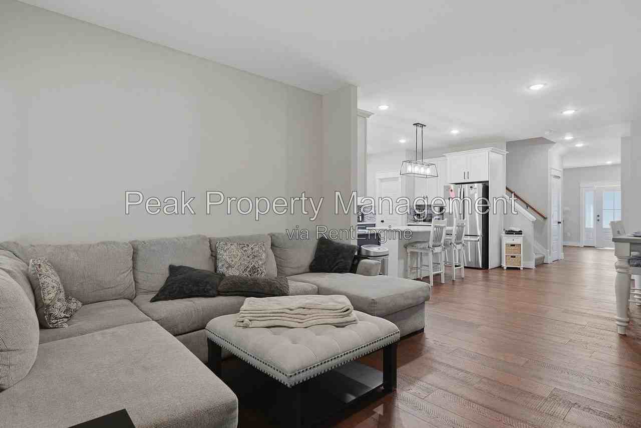 14913 Tosh Ct - Photo 5 of 34