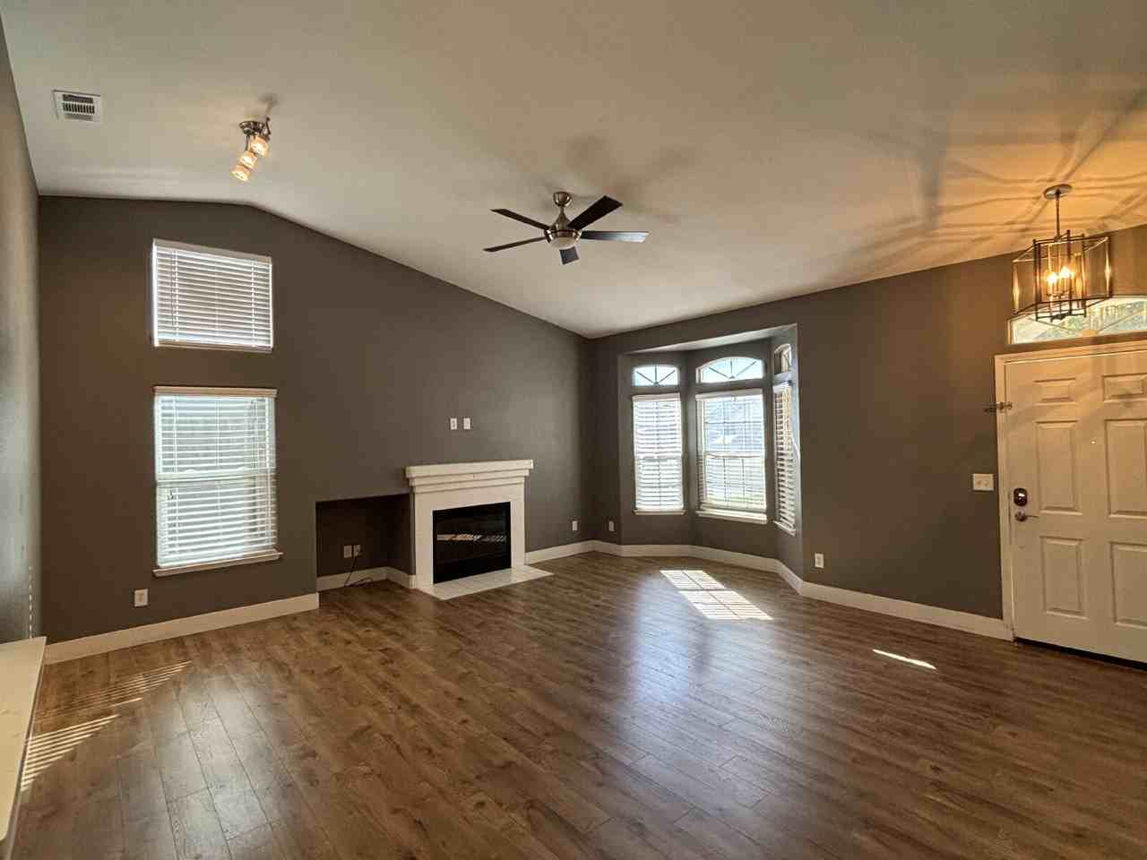 4612 Reflection Ave - Photo 3 of 20