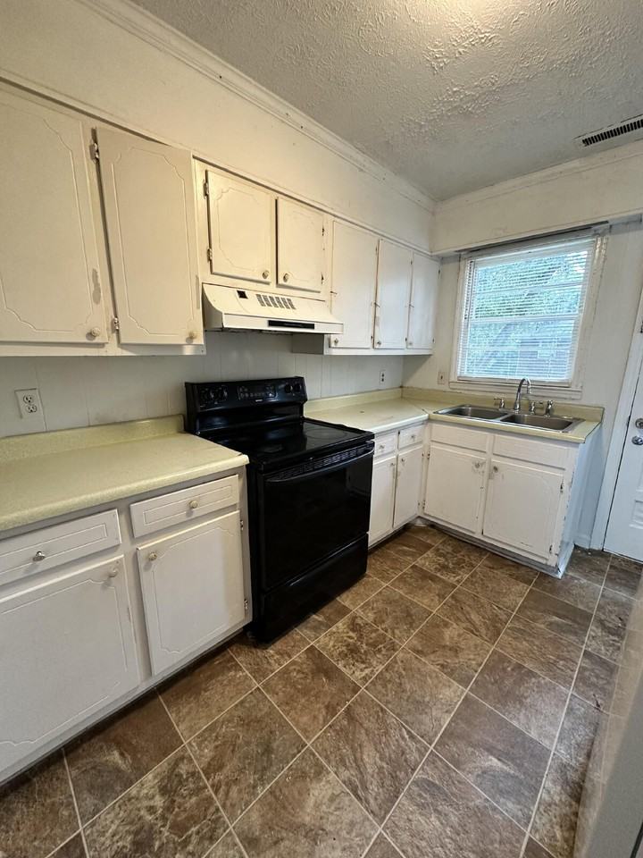 166 N 5th Ave - Photo 6 of 16