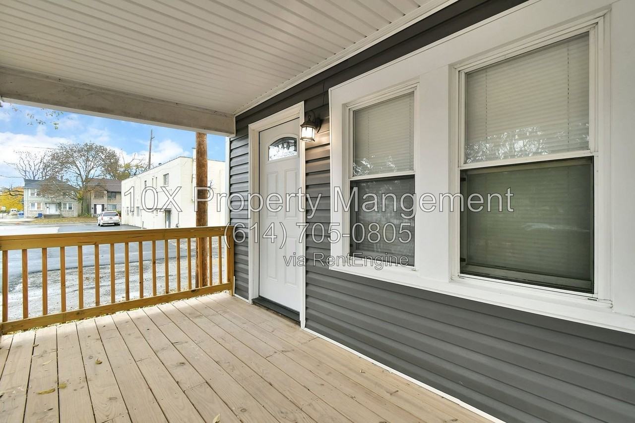 704 N Dawson Ave - Photo 2 of 24