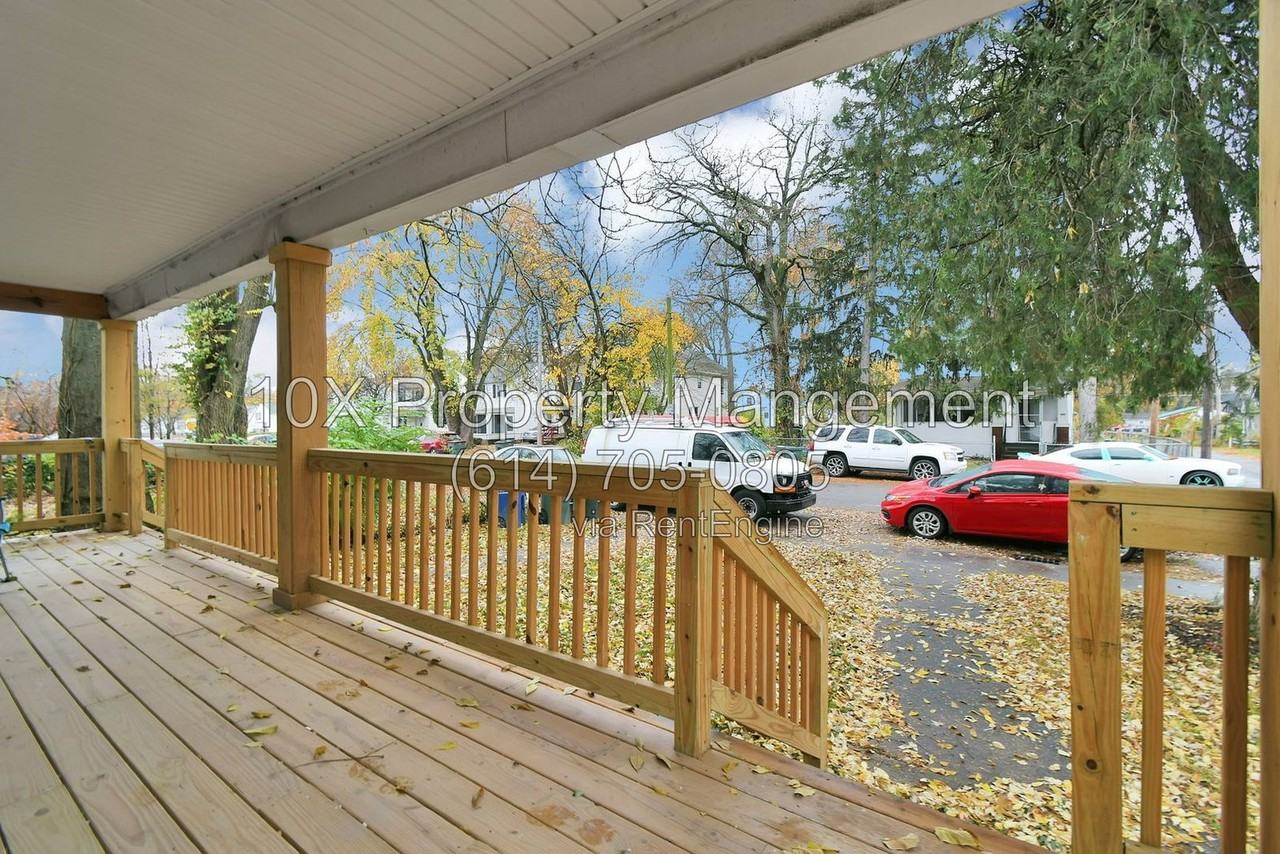 704 N Dawson Ave - Photo 3 of 24