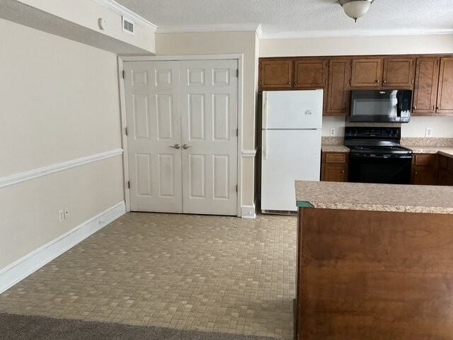 2905 Sussex St Apt C - Photo 6 of 32