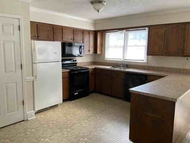 2905 Sussex St Apt C - Photo 7 of 32