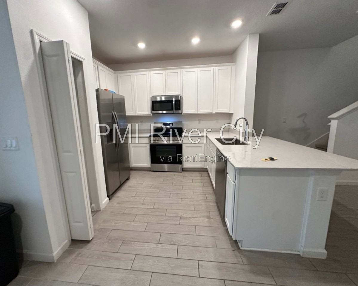 4298 Leeward Breeze Loop - Photo 2 of 9